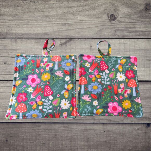 Potholders, Set of 2, Reversible Mushrooms and Red and White Polka Dot Hot Pads - Picture 2 of 6